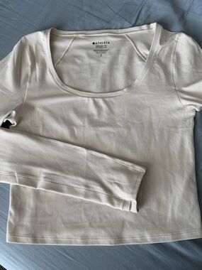Athleta Transcend Cream Scoop Neck Long Sleeve Top